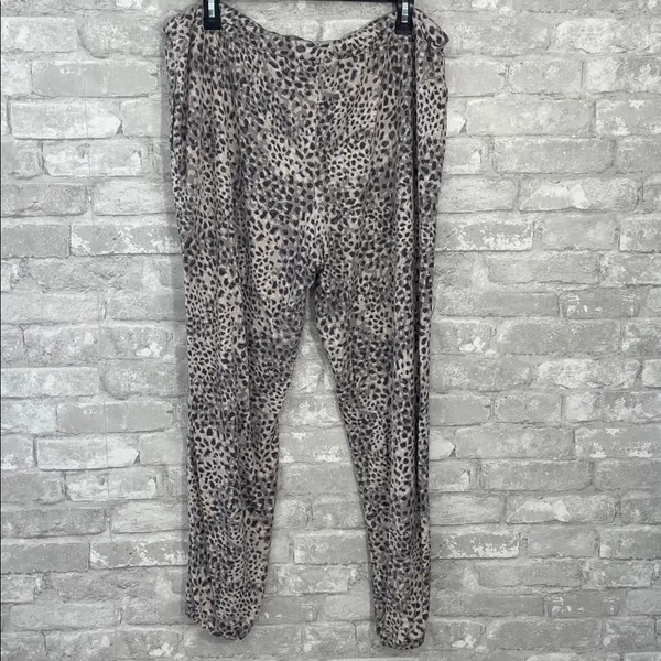 Soma Wknd Leopard Print Joggers with Cream Tie - Image 3