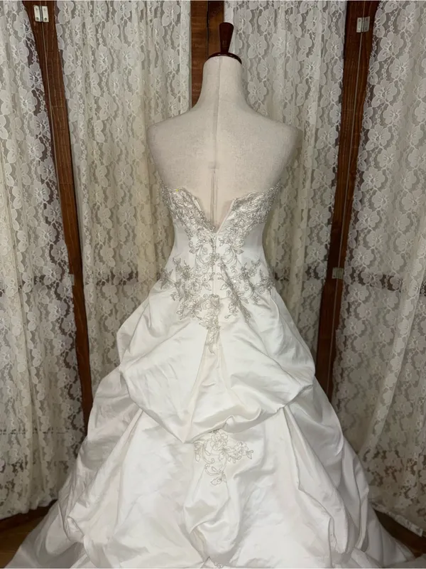 Stunning New David’s Bridal Beaded Ball Gown Wedding Gown - Image 7