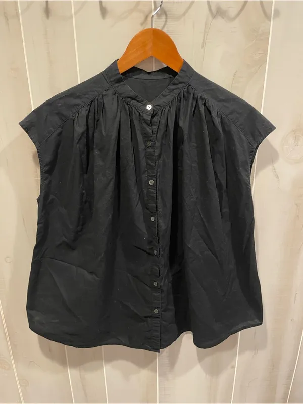 Simply Southern Cute black breezy boxy button front sleeveless peasant top pleated - Image 4