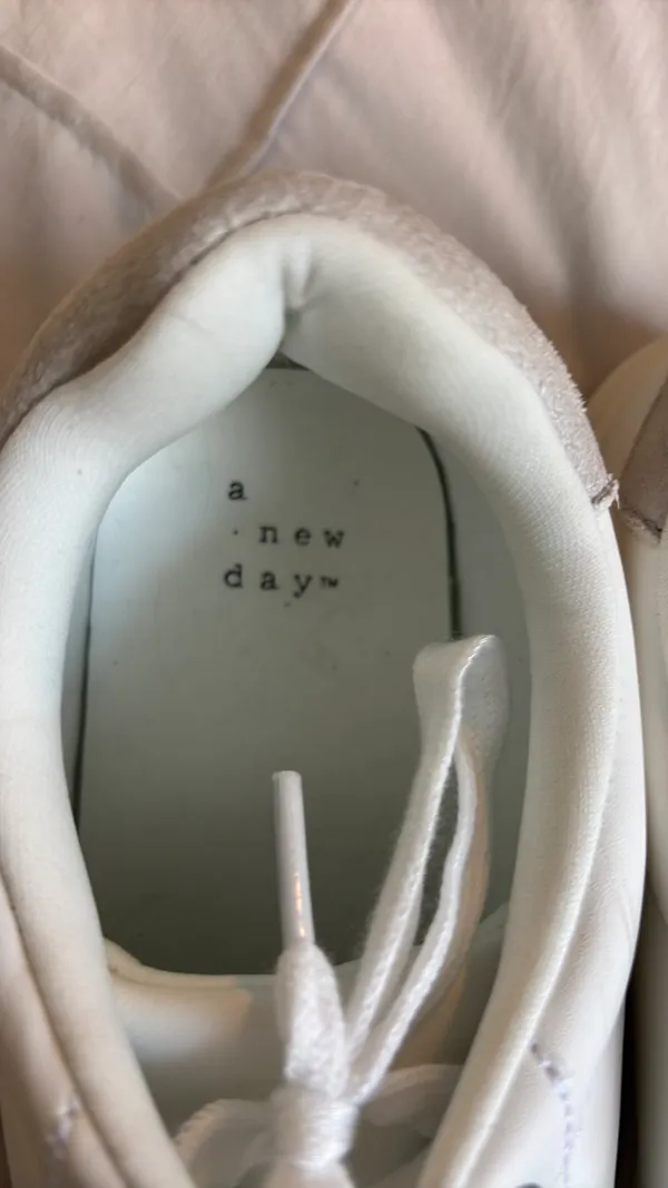 Sneakers A New Day - Image 2