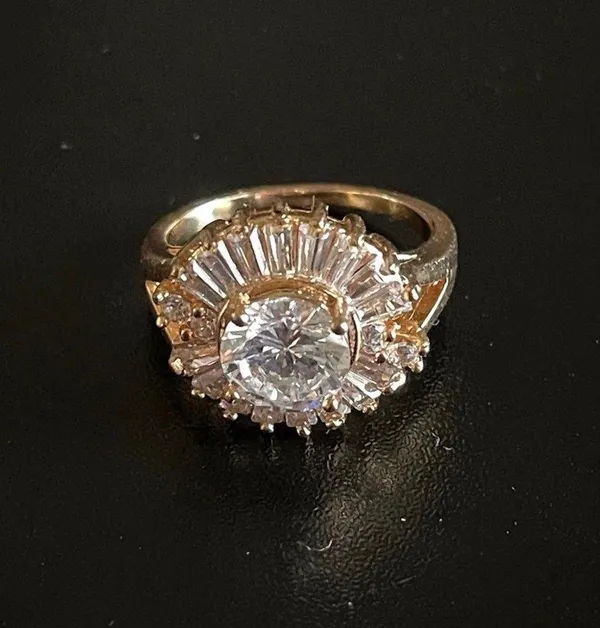 18k gold plated white crystal statement ring size 8 - Image 5