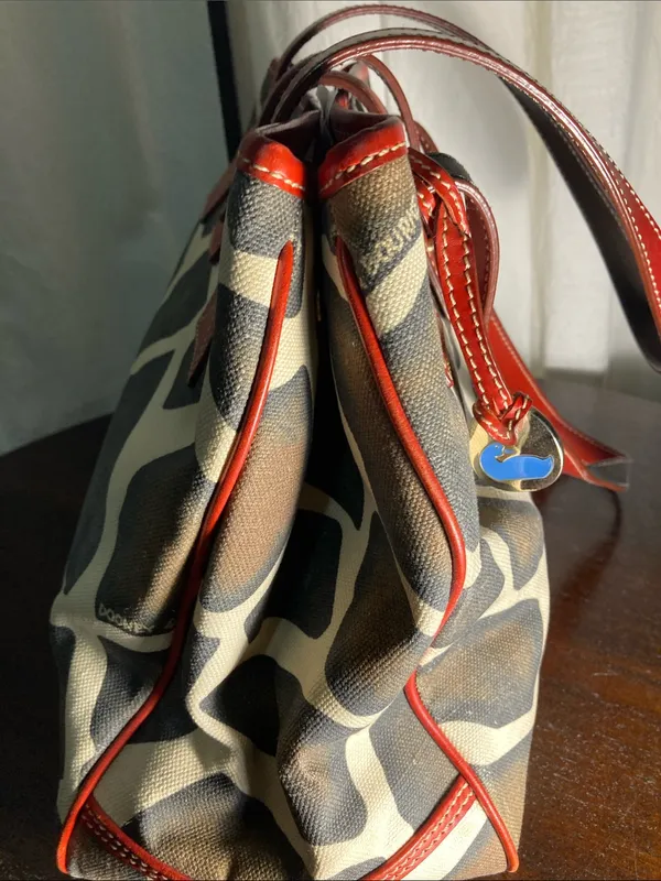 VNTG Dooney & Bourke giraffe Print Tote Bag with Red Leather Trim - Image 11