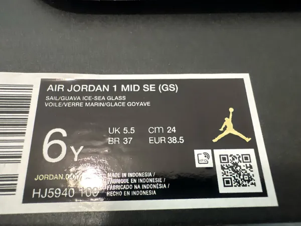 Air Jordan 1 Mids - Image 7