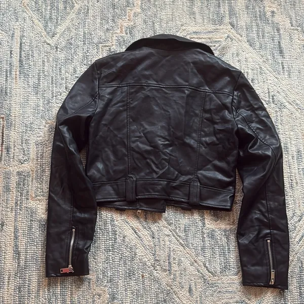 Forever 21 Women's Faux Leather Moto Jacket Size Medium - Image 7