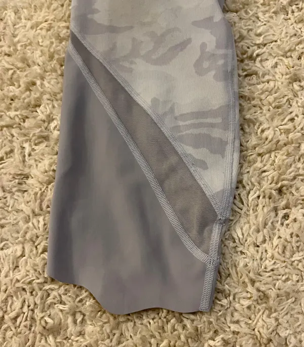 Lululemon Wunder Under Scalloped 23”size 12 - Image 4