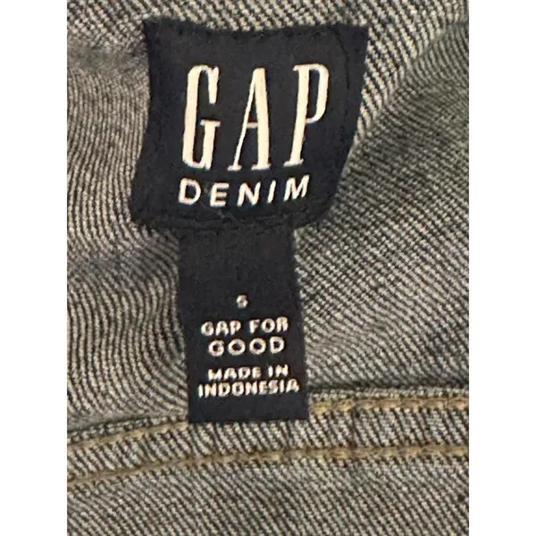 GAP classic button-up denim jean trucker jacket Size Small - Image 8