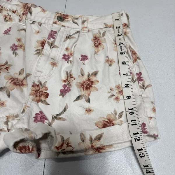 American Eagle Mom Short Womens 4 High Waist Cuffed Pleated Off White Floral - Image 13