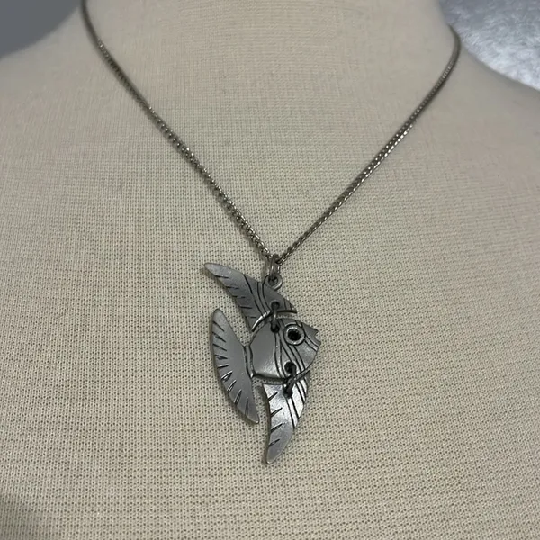 Angelfish Necklace Silver Pewter Toned Vintage - Image 8