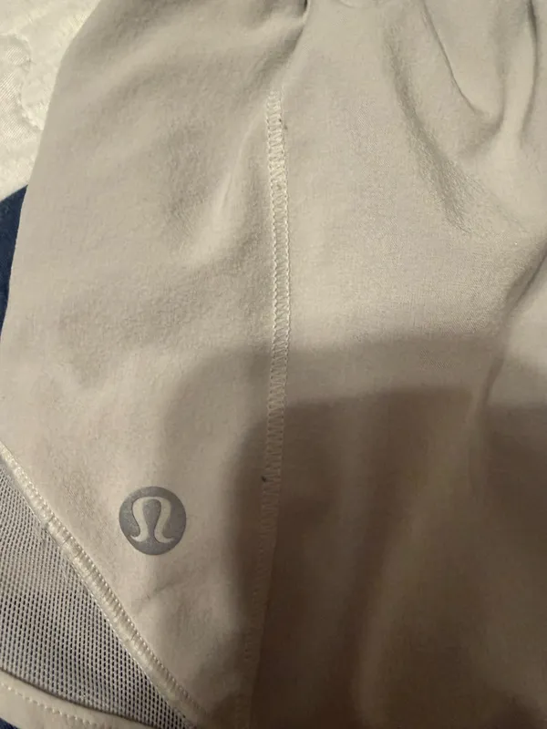 Lululemon Shorts Hotty Hot 2.5" - Image 3