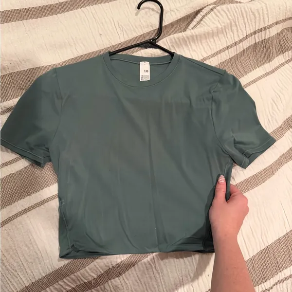 Lululemon Crewneck Cropped T-Shirt in Medium Forest - Image 7