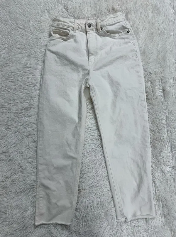 h&m white high waisted jeans - Image 2