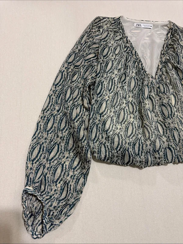 Zara Teal and Cream Printed V‑Neck Blouse - Image 4