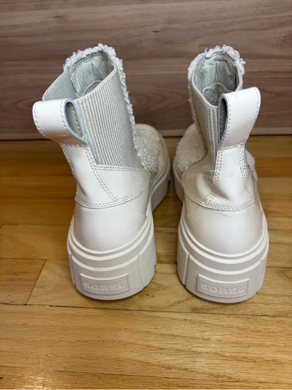 Sorel Caribou X Chelsea Boots in Beige - Size 10 - Image 5