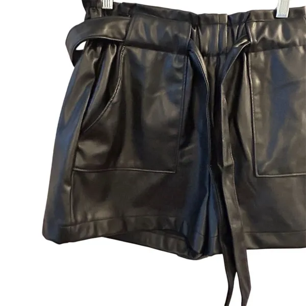 Ci Sono Women's Black Faux Leather Paperbag Shorts‎ Size M - Image 3