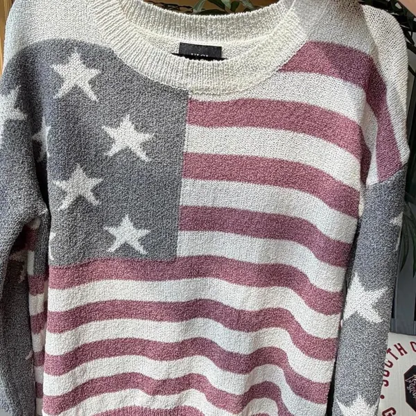 VICI oversized American flag sweater in a size S - Image 5