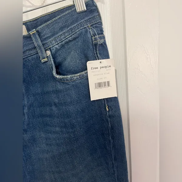 We The Free Dark Indigo Distressed Raw-Hem Straight Jeans NWT Waist 25" - Image 3
