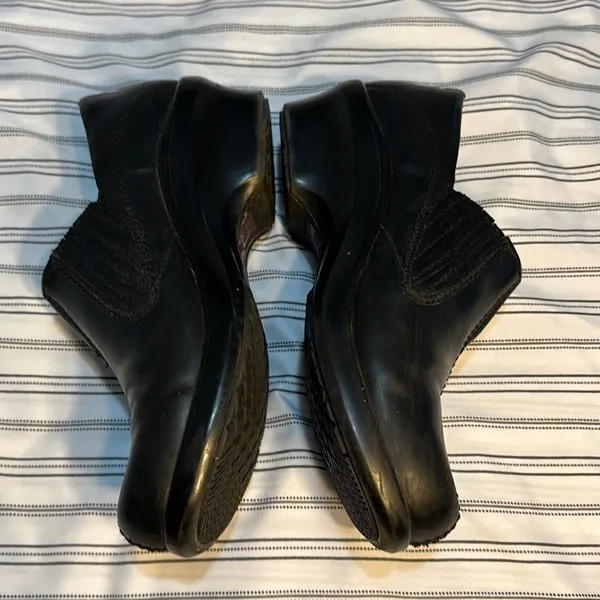 Ariat Leather Clogs Size 6.5B - Image 6