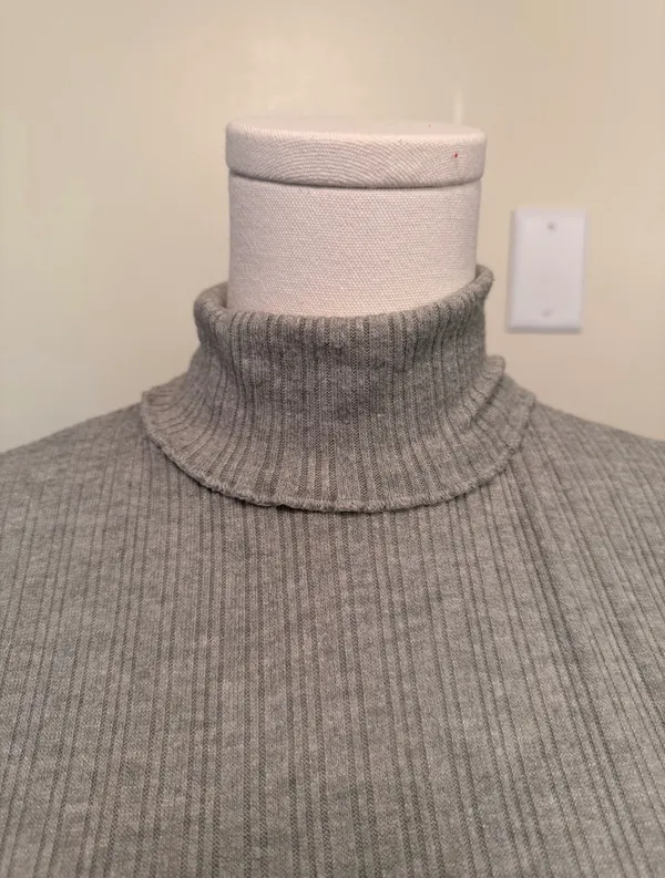 Madewell light green lettuce edge hem long sleeve turtleneck top - Image 2