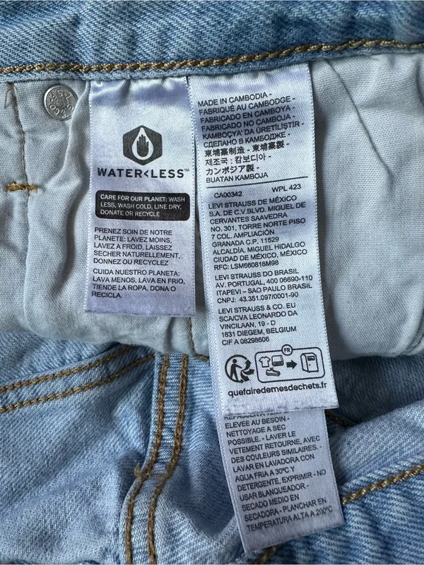 Levi’s 501 denim light wash shorts with distressing, size 29 - Image 6