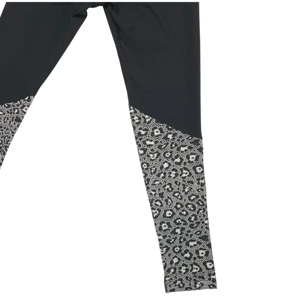 Beyond Yoga‎ Back Me Up Cropped Leggings XS Black Leopard Print Pilates Gym EUC - Image 4