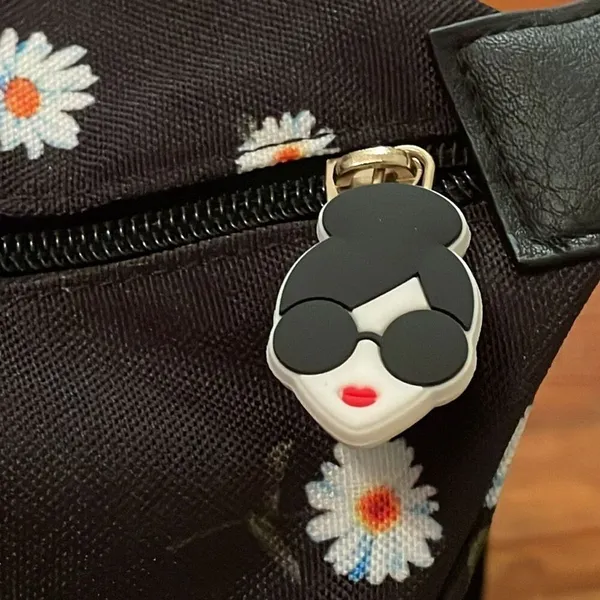 Alice + Olivia Black Fabfitfun Daisy Print Duffle Bag Weekender Travel Overnight - Image 11