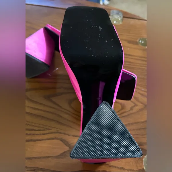 Slides beautiful chunky pink satin slides are hot! Size 40 9 1/2 USA Triangle - Image 7