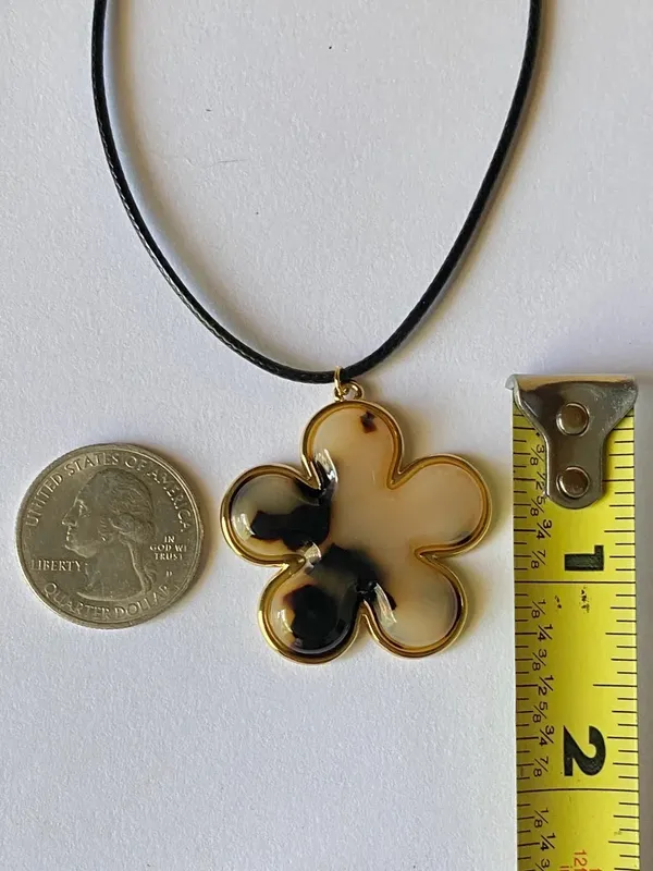 Handmade cute retro boho style big tortoiseshell flower necklace 🌼 - Image 7