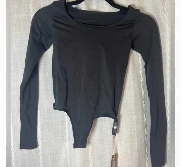 SKIMS Scoop Neck Long Sleeve Bodysuit S/M - Image 4