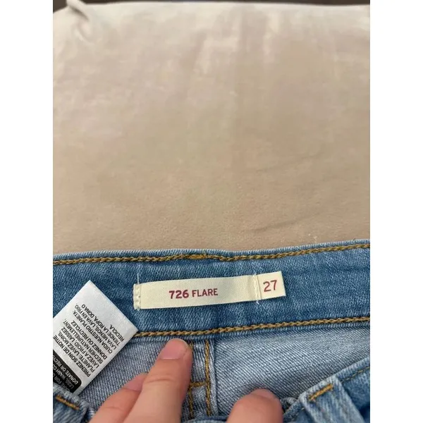 Levi’s 726 distressed light wash flare - Image 3