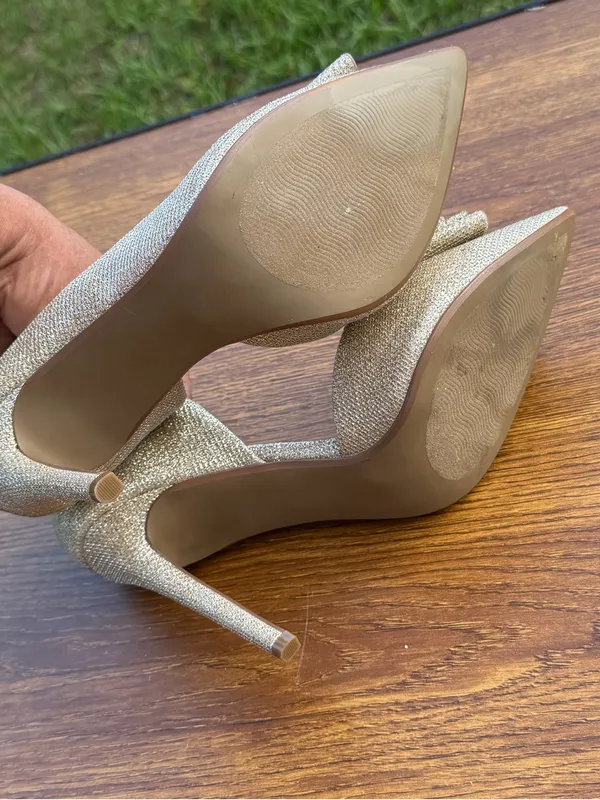 Betsey Johnson Prince Gold Glitter Bow Pointed Toe Heels Size 9 - Image 8