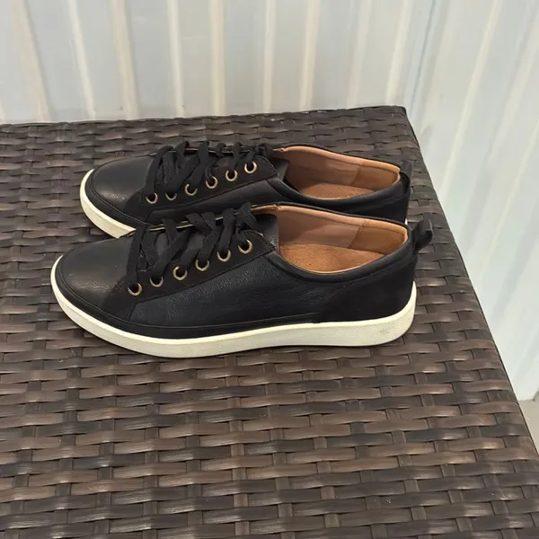 Vionic Winny leather sneakers women’s size 7.5 - Image 5