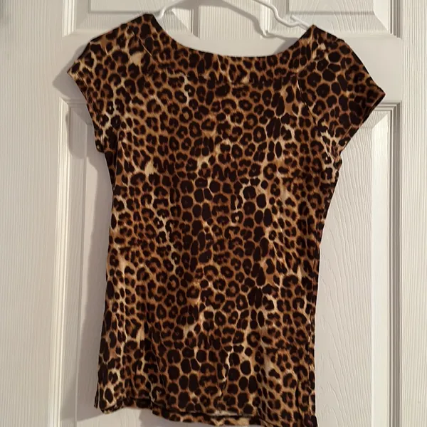 Express Leopard Design Fitted and stretchy material blouse. - Image 2