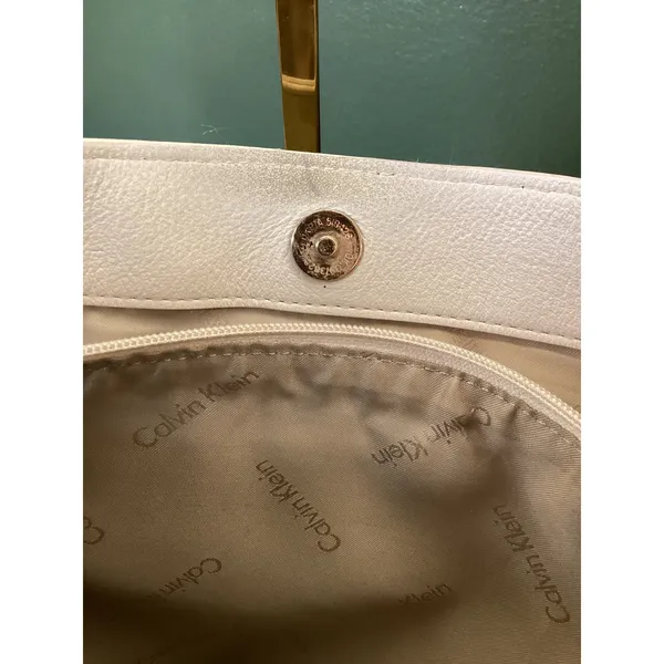 Calvin Klein White Pebbled Faux Leather with Scarf and‎ Charm - Image 7