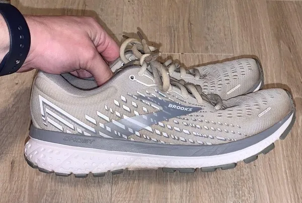 Brooks ghost Grey woman’s 7.5 running shoes - Image 10