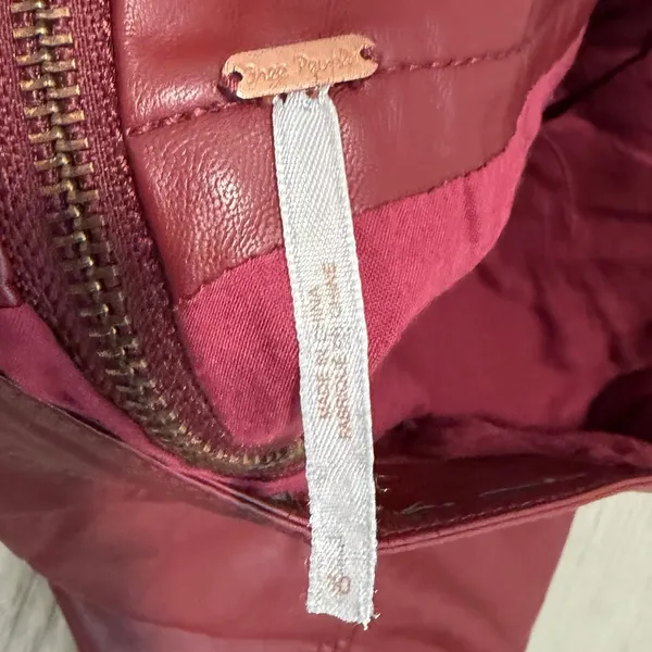 Free People Vegan Leather Mini Skirt Burgundy Red Faux‎ Leather Size 10 - Image 5
