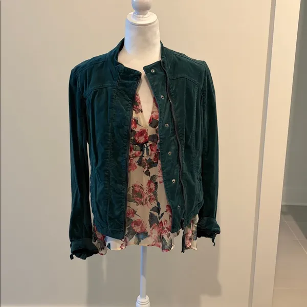 NWT Evereve Allison Joy Kristy Ruffle Top Sz M - Image 5
