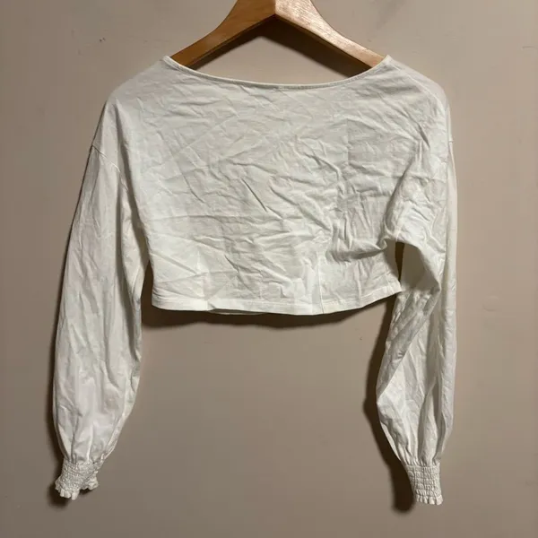 Aritzia Wilfred Crop Scrunch Cuff Long Sleeve White Top- Size XS - Image 2