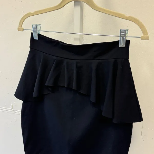 Bebe 2010s Black Peplum Mini Skirt XS Stretchy Bodycon Ruffle Made in USA - Image 4