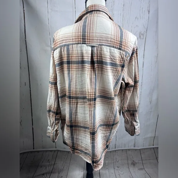 Old Navy Boyfriend Shirt Button Down Women’s Sz L Flannel Beige Cream Plaid - Image 3