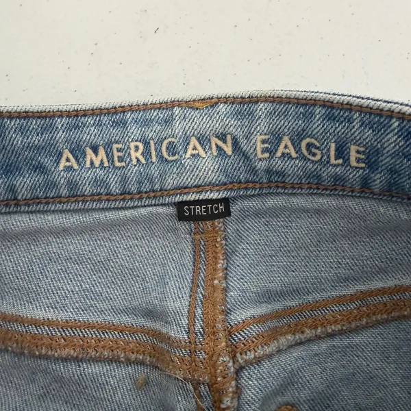 American Eagle Mom Jeans‎ Light Wash Distressed Ripped Denim Womens 6 Stretch - Image 8