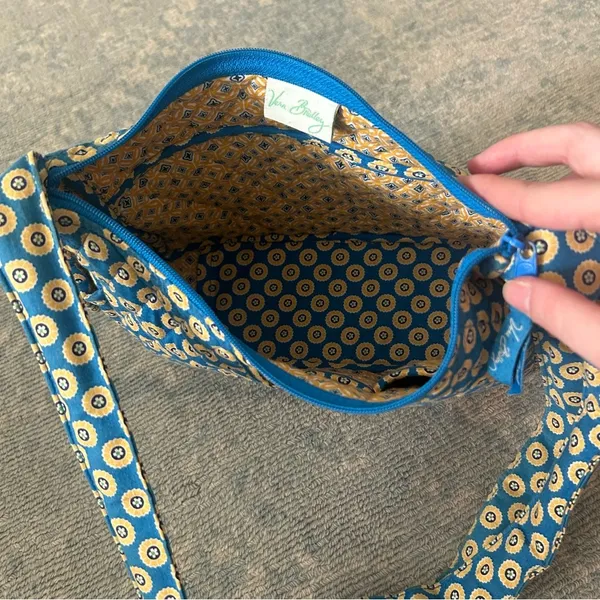 Vera Bradley Riviera Blue Adjustable Strap On The Go Crossbody Purse Bag - Image 7