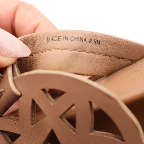 Tan Geometric Cutout Medallion Thong Sandals Womens 8.5 Platform Flip Flops - Image 3