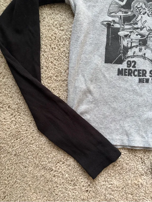 Brandy melville John Galt Pacsun Long-Sleeve Top Gray & Black Raglan size small - Image 5