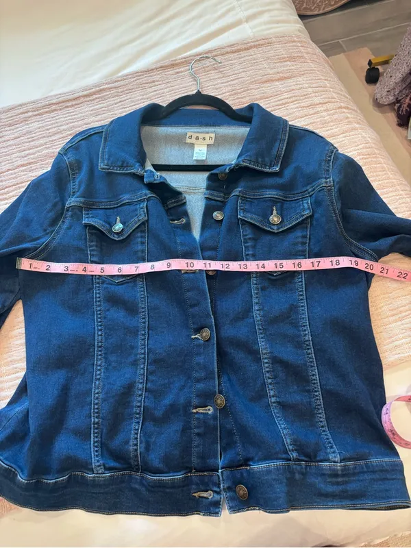 Dash‎ Classic Women's Dark Wash Denim Jacket size Medium Blue - Image 9