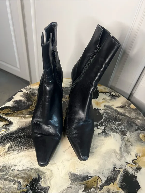 Stuart Weitzman Vintage Black Leather Heeled Boots - Image 4