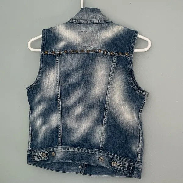 Levi’s Young Crop Trucker Denim Vest Sz M - Image 4