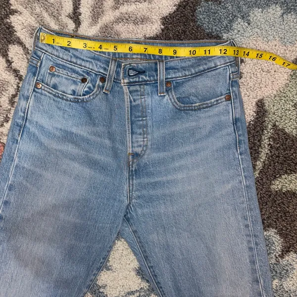 LEVI’S wedgie style jeans size 26 - Image 5