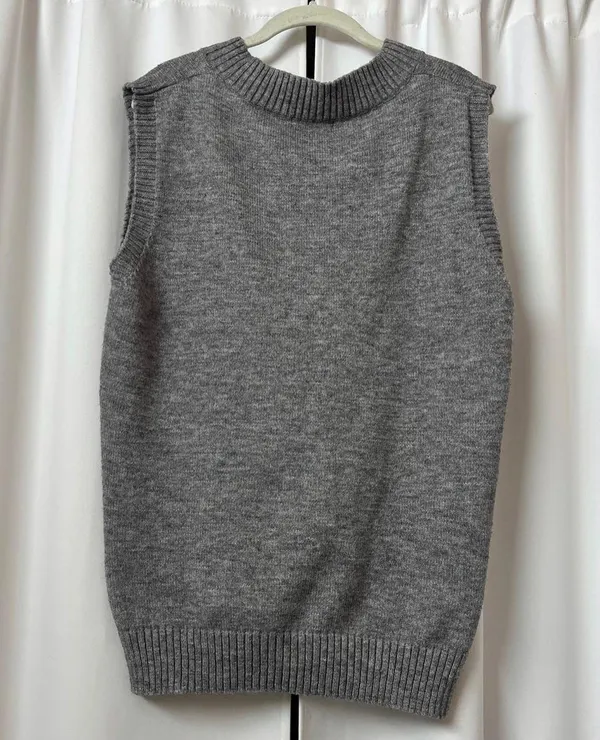 SheIn New  Solid Gray Oversized V-Neck Layering Sweater Vest Size Medium - Image 5