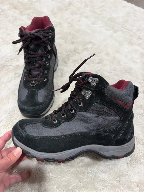 L.L. Bean TEK 2.5 women's hiking boots Size 8 Wide in black and gray with red - Image 3