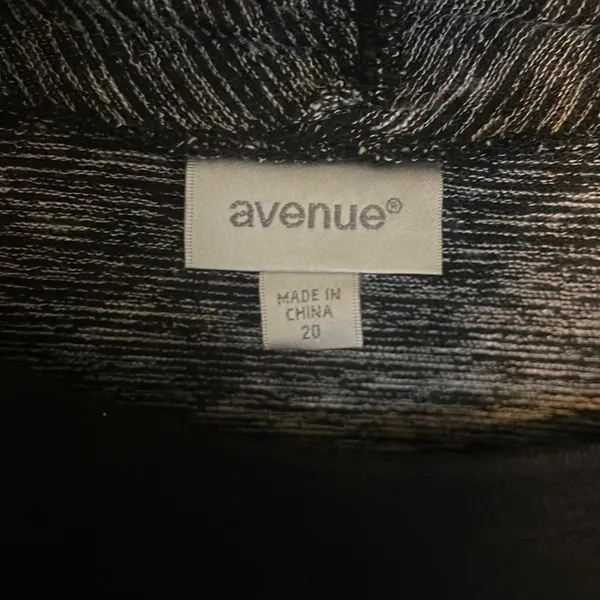 Avenue Gray & black sewed on cardigan 20 top - Image 3
